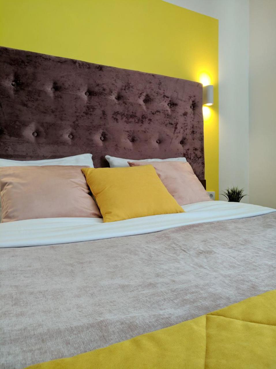 Best One Room Apartments Munkács Kültér fotó